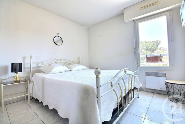 Afficher la photo en grand Appartement T3 à vendre - 3 pièces - 60.11 m2 - ST RAPHAEL - 83 - PROVENCE-ALPES-COTE-D-AZUR - Century 21 Sud Habitat