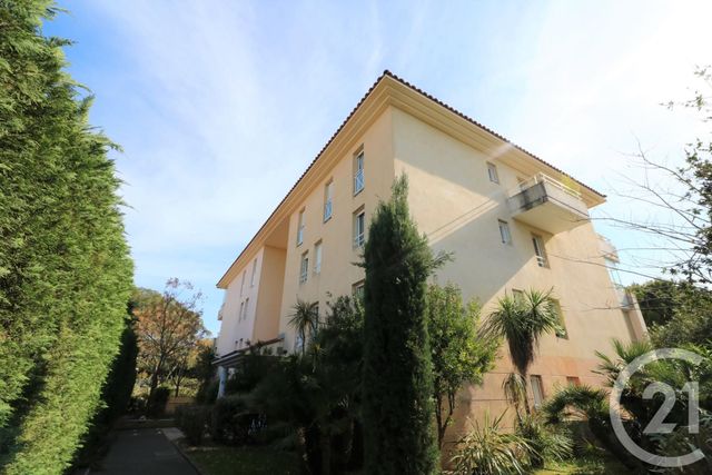 Afficher la photo en grand Appartement T3 à vendre - 3 pièces - 60.11 m2 - ST RAPHAEL - 83 - PROVENCE-ALPES-COTE-D-AZUR - Century 21 Sud Habitat