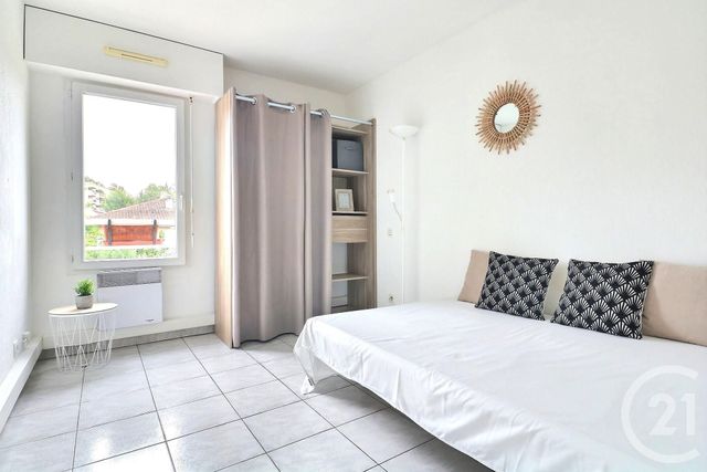 Afficher la photo en grand Appartement T3 à vendre - 3 pièces - 60.11 m2 - ST RAPHAEL - 83 - PROVENCE-ALPES-COTE-D-AZUR - Century 21 Sud Habitat