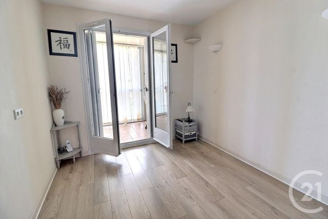 Afficher la photo en grand Appartement T3 à vendre - 4 pièces - 73.1 m2 - FREJUS - 83 - PROVENCE-ALPES-COTE-D-AZUR - Century 21 Sud Habitat