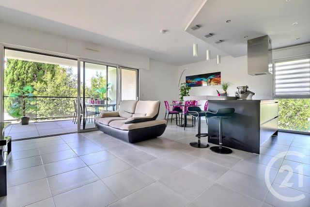 Appartement T3 à vendre - 3 pièces - 74.04 m2 - ST RAPHAEL - 83 - PROVENCE-ALPES-COTE-D-AZUR - Century 21 Sud Habitat Appartement T3 à vendre - 3 pièces - 74.04 m2 - ST RAPHAEL - 83 - PROVENCE-ALPES-COTE-D-AZUR - Century 21 Sud Habitat