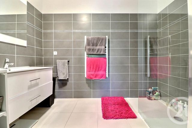 Appartement T3 à vendre - 3 pièces - 74.04 m2 - ST RAPHAEL - 83 - PROVENCE-ALPES-COTE-D-AZUR - Century 21 Sud Habitat Appartement T3 à vendre - 3 pièces - 74.04 m2 - ST RAPHAEL - 83 - PROVENCE-ALPES-COTE-D-AZUR - Century 21 Sud Habitat