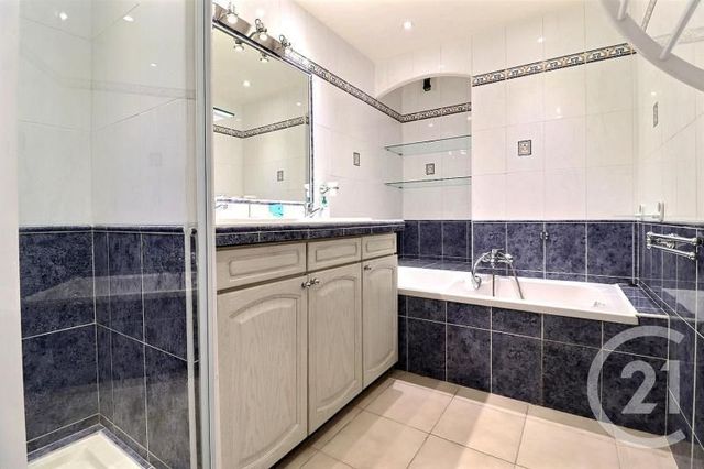 Appartement T3 à vendre - 3 pièces - 80.8 m2 - ST RAPHAEL - 83 - PROVENCE-ALPES-COTE-D-AZUR - Century 21 Sud Habitat Appartement T3 à vendre - 3 pièces - 80.8 m2 - ST RAPHAEL - 83 - PROVENCE-ALPES-COTE-D-AZUR - Century 21 Sud Habitat