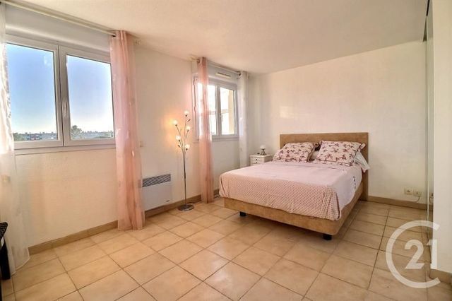 Appartement T3 à vendre - 3 pièces - 80.8 m2 - ST RAPHAEL - 83 - PROVENCE-ALPES-COTE-D-AZUR - Century 21 Sud Habitat Appartement T3 à vendre - 3 pièces - 80.8 m2 - ST RAPHAEL - 83 - PROVENCE-ALPES-COTE-D-AZUR - Century 21 Sud Habitat