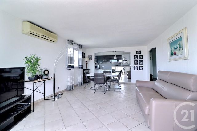 Appartement T3 à vendre - 3 pièces - 80.8 m2 - ST RAPHAEL - 83 - PROVENCE-ALPES-COTE-D-AZUR - Century 21 Sud Habitat Appartement T3 à vendre - 3 pièces - 80.8 m2 - ST RAPHAEL - 83 - PROVENCE-ALPES-COTE-D-AZUR - Century 21 Sud Habitat