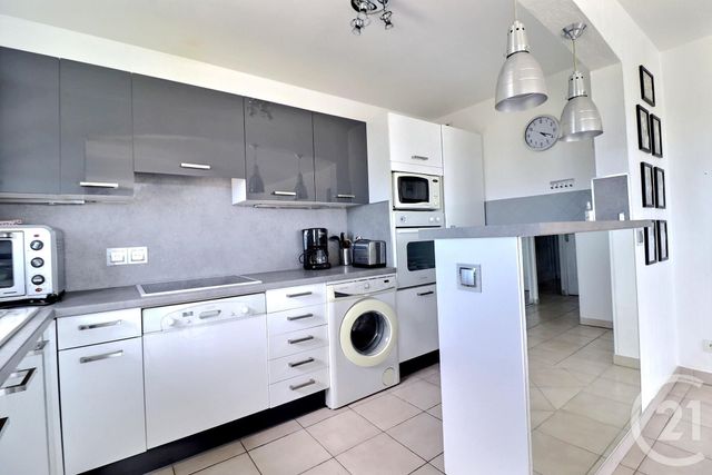 Appartement T3 à vendre - 3 pièces - 80.8 m2 - ST RAPHAEL - 83 - PROVENCE-ALPES-COTE-D-AZUR - Century 21 Sud Habitat Appartement T3 à vendre - 3 pièces - 80.8 m2 - ST RAPHAEL - 83 - PROVENCE-ALPES-COTE-D-AZUR - Century 21 Sud Habitat