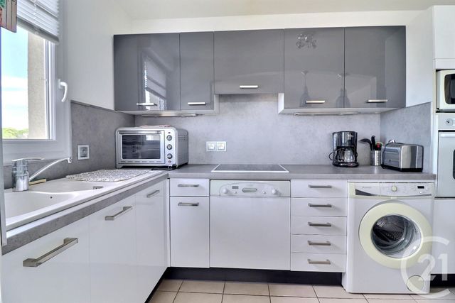 Appartement T3 à vendre - 3 pièces - 80.8 m2 - ST RAPHAEL - 83 - PROVENCE-ALPES-COTE-D-AZUR - Century 21 Sud Habitat Appartement T3 à vendre - 3 pièces - 80.8 m2 - ST RAPHAEL - 83 - PROVENCE-ALPES-COTE-D-AZUR - Century 21 Sud Habitat