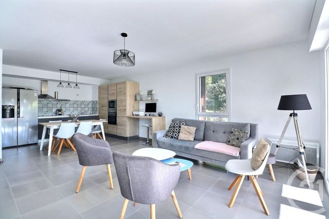 Appartement F2 à vendre - 3 pièces - 75.27 m2 - FREJUS - 83 - PROVENCE-ALPES-COTE-D-AZUR - Century 21 Sud Habitat Appartement F2 à vendre - 3 pièces - 75.27 m2 - FREJUS - 83 - PROVENCE-ALPES-COTE-D-AZUR - Century 21 Sud Habitat