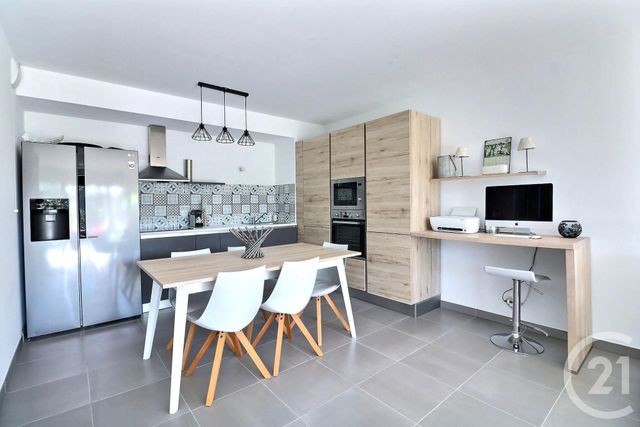 Appartement F2 à vendre - 3 pièces - 75.27 m2 - FREJUS - 83 - PROVENCE-ALPES-COTE-D-AZUR - Century 21 Sud Habitat Appartement F2 à vendre - 3 pièces - 75.27 m2 - FREJUS - 83 - PROVENCE-ALPES-COTE-D-AZUR - Century 21 Sud Habitat
