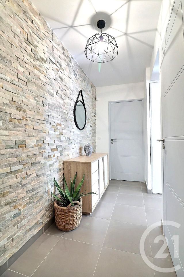 Appartement F2 à vendre - 3 pièces - 75.27 m2 - FREJUS - 83 - PROVENCE-ALPES-COTE-D-AZUR - Century 21 Sud Habitat Appartement F2 à vendre - 3 pièces - 75.27 m2 - FREJUS - 83 - PROVENCE-ALPES-COTE-D-AZUR - Century 21 Sud Habitat