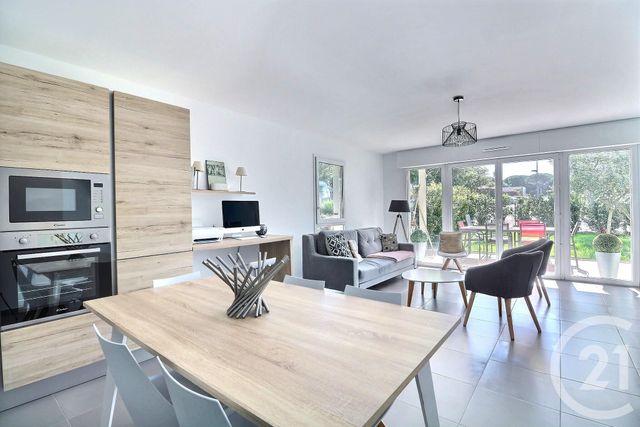 Appartement F2 à vendre - 3 pièces - 75.27 m2 - FREJUS - 83 - PROVENCE-ALPES-COTE-D-AZUR - Century 21 Sud Habitat Appartement F2 à vendre - 3 pièces - 75.27 m2 - FREJUS - 83 - PROVENCE-ALPES-COTE-D-AZUR - Century 21 Sud Habitat