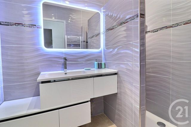 Appartement T3 à vendre - 3 pièces - 71.26 m2 - FREJUS - 83 - PROVENCE-ALPES-COTE-D-AZUR - Century 21 Sud Habitat Appartement T3 à vendre - 3 pièces - 71.26 m2 - FREJUS - 83 - PROVENCE-ALPES-COTE-D-AZUR - Century 21 Sud Habitat