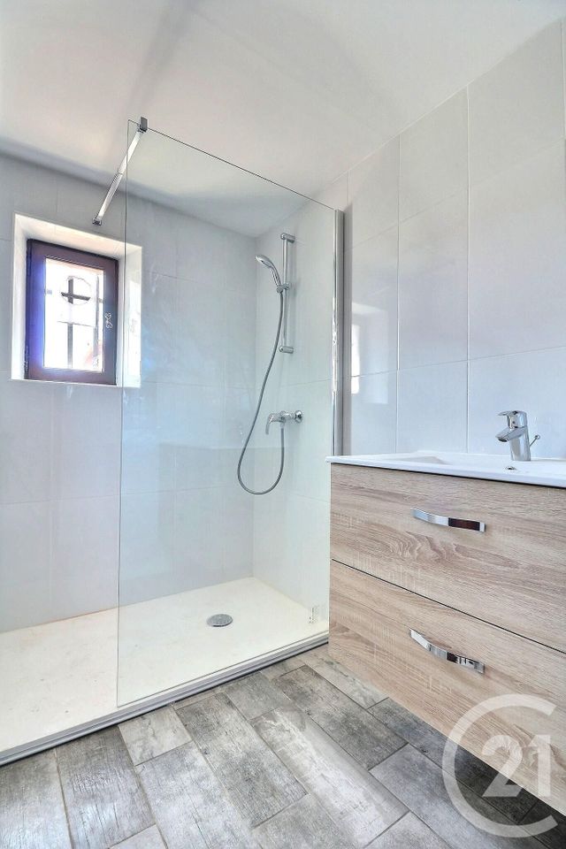 Appartement T2 à vendre - 2 pièces - 30.0 m2 - FREJUS - 83 - PROVENCE-ALPES-COTE-D-AZUR - Century 21 Sud Habitat Appartement T2 à vendre - 2 pièces - 30.0 m2 - FREJUS - 83 - PROVENCE-ALPES-COTE-D-AZUR - Century 21 Sud Habitat