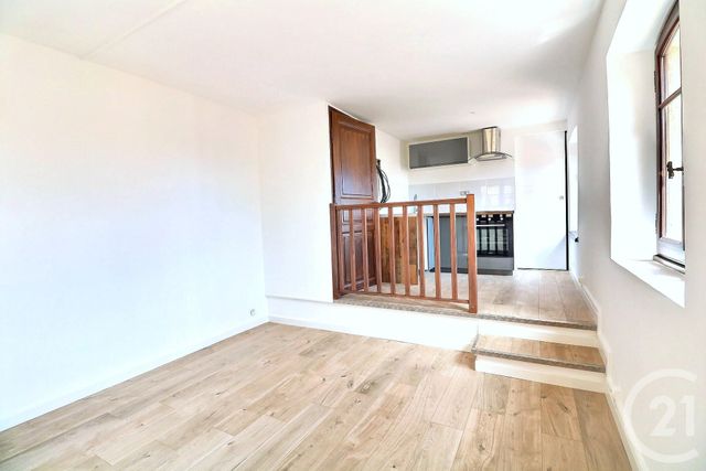 Appartement T2 à vendre - 2 pièces - 32.0 m2 - FREJUS - 83 - PROVENCE-ALPES-COTE-D-AZUR - Century 21 Sud Habitat Appartement T2 à vendre - 2 pièces - 32.0 m2 - FREJUS - 83 - PROVENCE-ALPES-COTE-D-AZUR - Century 21 Sud Habitat