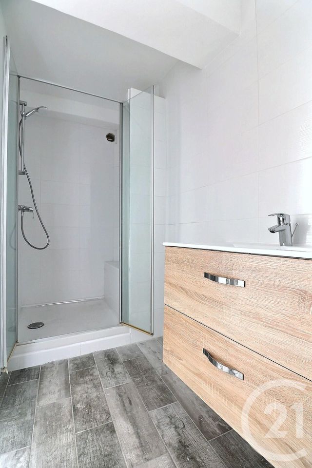Appartement T3 à vendre - 3 pièces - 55.0 m2 - FREJUS - 83 - PROVENCE-ALPES-COTE-D-AZUR - Century 21 Sud Habitat Appartement T3 à vendre - 3 pièces - 55.0 m2 - FREJUS - 83 - PROVENCE-ALPES-COTE-D-AZUR - Century 21 Sud Habitat