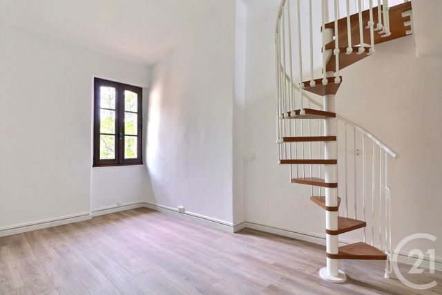 Appartement T3 à vendre - 3 pièces - 55.0 m2 - FREJUS - 83 - PROVENCE-ALPES-COTE-D-AZUR - Century 21 Sud Habitat Appartement T3 à vendre - 3 pièces - 55.0 m2 - FREJUS - 83 - PROVENCE-ALPES-COTE-D-AZUR - Century 21 Sud Habitat