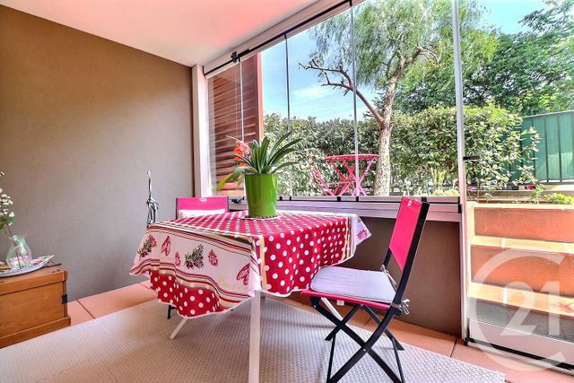 Afficher la photo en grand Appartement T2 à vendre - 3 pièces - 49.15 m2 - ST RAPHAEL - 83 - PROVENCE-ALPES-COTE-D-AZUR - Century 21 Sud Habitat
