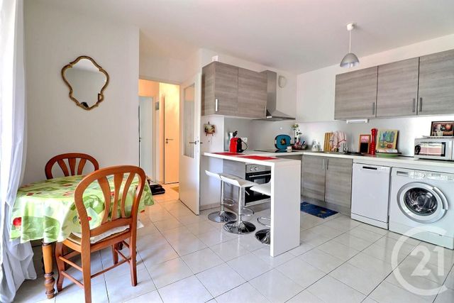 Afficher la photo en grand Appartement T2 à vendre - 3 pièces - 49.15 m2 - ST RAPHAEL - 83 - PROVENCE-ALPES-COTE-D-AZUR - Century 21 Sud Habitat