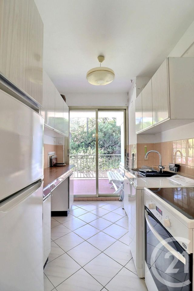 Afficher la photo en grand Appartement T2 à vendre - 2 pièces - 49.21 m2 - ST RAPHAEL - 83 - PROVENCE-ALPES-COTE-D-AZUR - Century 21 Sud Habitat