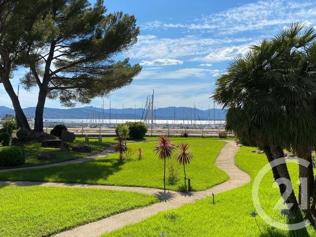 Afficher la photo en grand Appartement T2 à vendre - 2 pièces - 49.21 m2 - ST RAPHAEL - 83 - PROVENCE-ALPES-COTE-D-AZUR - Century 21 Sud Habitat