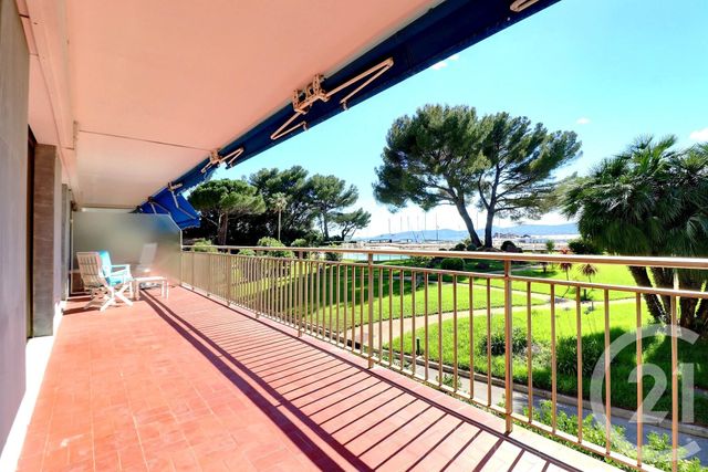 Afficher la photo en grand Appartement T2 à vendre - 2 pièces - 49.21 m2 - ST RAPHAEL - 83 - PROVENCE-ALPES-COTE-D-AZUR - Century 21 Sud Habitat