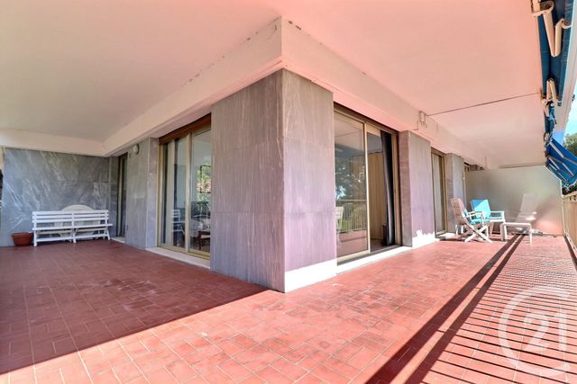 Afficher la photo en grand Appartement T2 à vendre - 2 pièces - 49.21 m2 - ST RAPHAEL - 83 - PROVENCE-ALPES-COTE-D-AZUR - Century 21 Sud Habitat