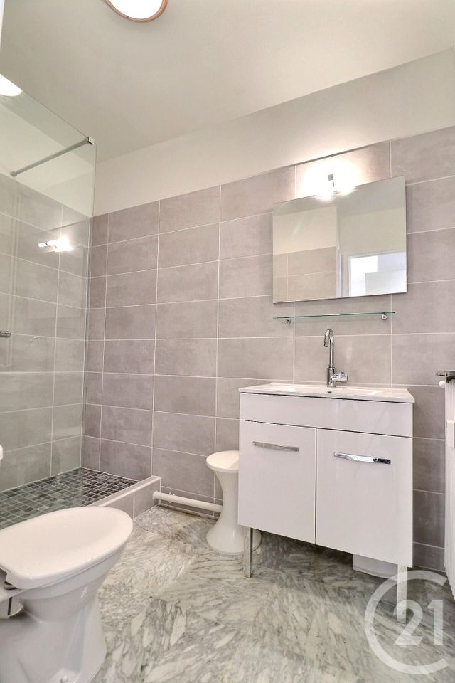Afficher la photo en grand Appartement T2 à vendre - 2 pièces - 49.21 m2 - ST RAPHAEL - 83 - PROVENCE-ALPES-COTE-D-AZUR - Century 21 Sud Habitat