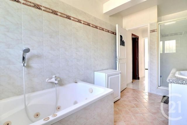 Afficher la photo en grand maison à vendre - 7 pièces - 170.0 m2 - ST RAPHAEL - 83 - PROVENCE-ALPES-COTE-D-AZUR - Century 21 Sud Habitat