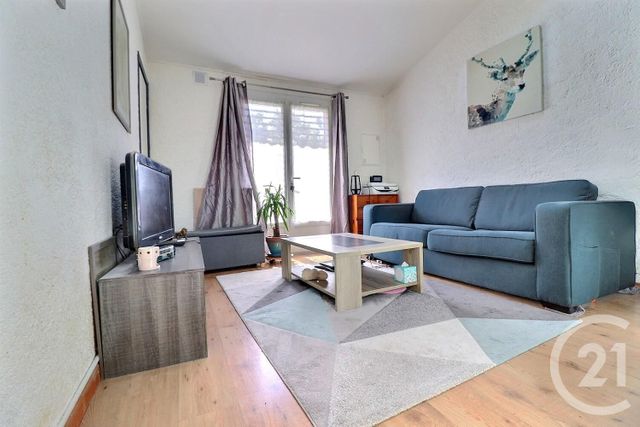 Afficher la photo en grand Appartement T2 à vendre - 2 pièces - 34.86 m2 - FREJUS - 83 - PROVENCE-ALPES-COTE-D-AZUR - Century 21 Sud Habitat