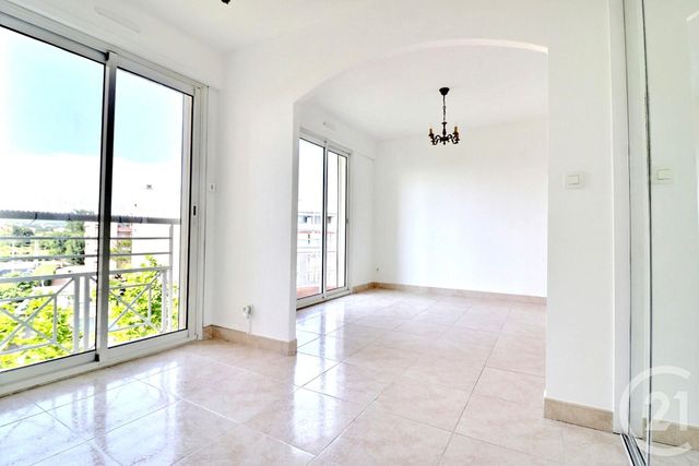 Afficher la photo en grand Appartement T4 à vendre - 3 pièces - 94.49 m2 - FREJUS - 83 - PROVENCE-ALPES-COTE-D-AZUR - Century 21 Sud Habitat