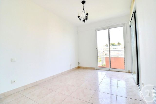Afficher la photo en grand Appartement T4 à vendre - 3 pièces - 94.49 m2 - FREJUS - 83 - PROVENCE-ALPES-COTE-D-AZUR - Century 21 Sud Habitat