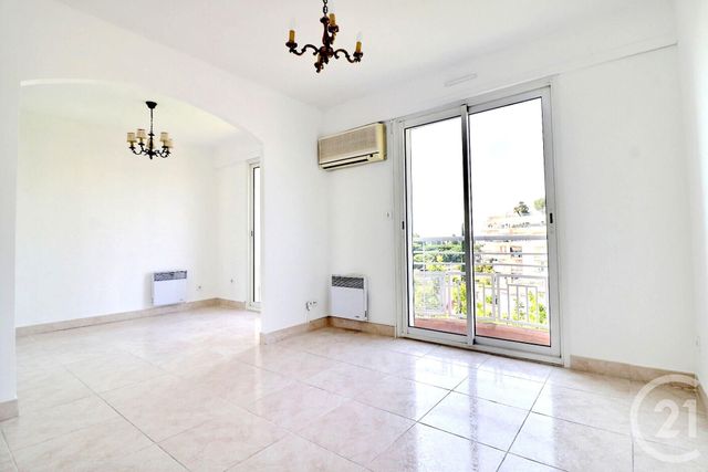 Afficher la photo en grand Appartement T4 à vendre - 3 pièces - 94.49 m2 - FREJUS - 83 - PROVENCE-ALPES-COTE-D-AZUR - Century 21 Sud Habitat