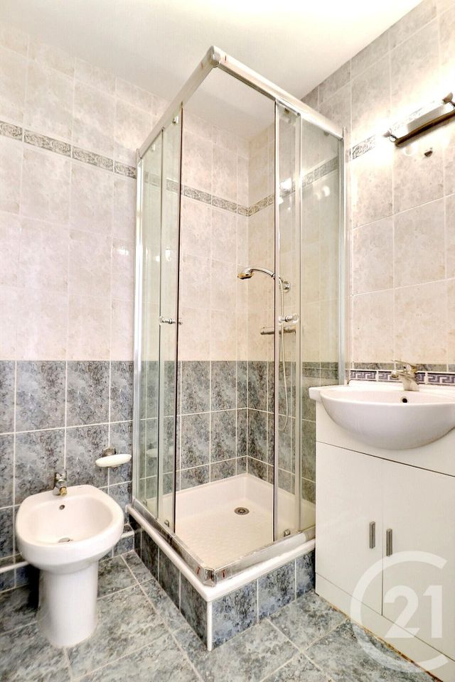 Afficher la photo en grand Appartement T4 à vendre - 3 pièces - 94.49 m2 - FREJUS - 83 - PROVENCE-ALPES-COTE-D-AZUR - Century 21 Sud Habitat