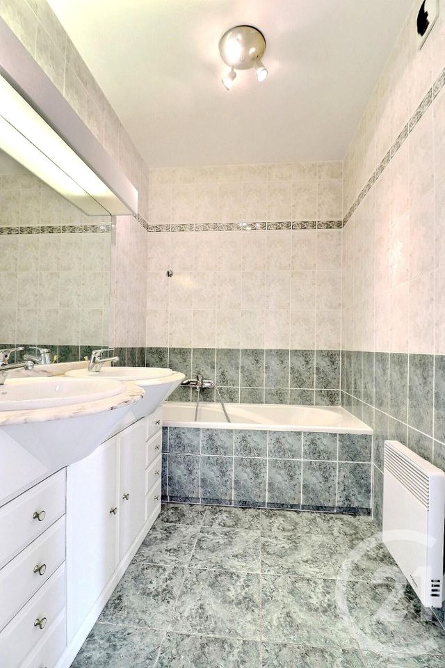 Afficher la photo en grand Appartement T4 à vendre - 3 pièces - 94.49 m2 - FREJUS - 83 - PROVENCE-ALPES-COTE-D-AZUR - Century 21 Sud Habitat