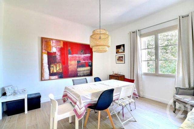 Afficher la photo en grand Appartement F4 à vendre - 4 pièces - 127.39 m2 - ST RAPHAEL - 83 - PROVENCE-ALPES-COTE-D-AZUR - Century 21 Sud Habitat