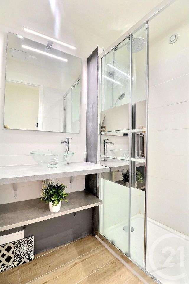 Afficher la photo en grand Appartement F4 à vendre - 4 pièces - 127.39 m2 - ST RAPHAEL - 83 - PROVENCE-ALPES-COTE-D-AZUR - Century 21 Sud Habitat