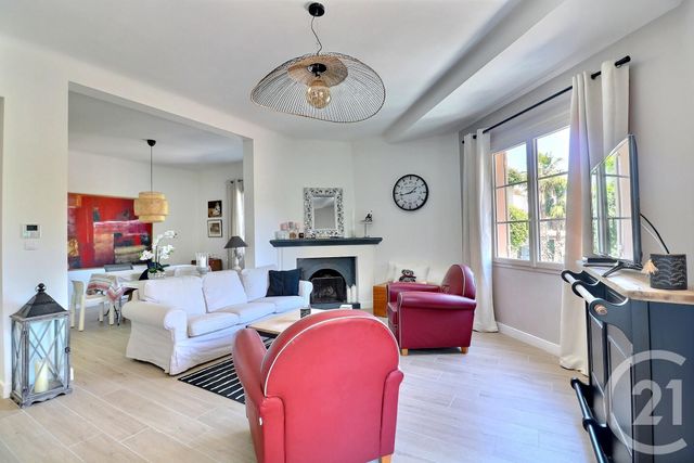 Afficher la photo en grand Appartement F4 à vendre - 4 pièces - 127.39 m2 - ST RAPHAEL - 83 - PROVENCE-ALPES-COTE-D-AZUR - Century 21 Sud Habitat