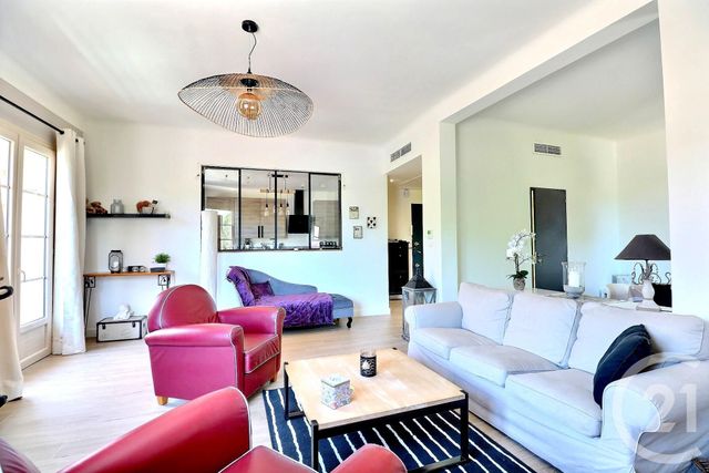 Afficher la photo en grand Appartement F4 à vendre - 4 pièces - 127.39 m2 - ST RAPHAEL - 83 - PROVENCE-ALPES-COTE-D-AZUR - Century 21 Sud Habitat