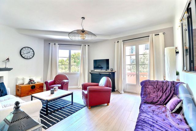 Afficher la photo en grand Appartement F4 à vendre - 4 pièces - 127.39 m2 - ST RAPHAEL - 83 - PROVENCE-ALPES-COTE-D-AZUR - Century 21 Sud Habitat