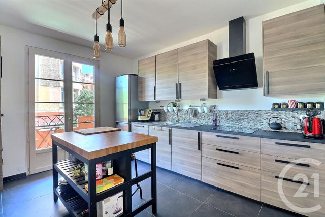 Afficher la photo en grand Appartement F4 à vendre - 4 pièces - 127.39 m2 - ST RAPHAEL - 83 - PROVENCE-ALPES-COTE-D-AZUR - Century 21 Sud Habitat