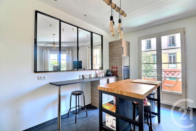 Afficher la photo en grand Appartement F4 à vendre - 4 pièces - 127.39 m2 - ST RAPHAEL - 83 - PROVENCE-ALPES-COTE-D-AZUR - Century 21 Sud Habitat