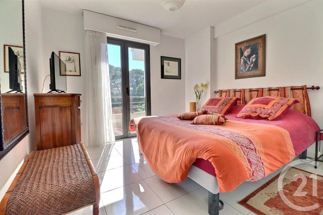 Afficher la photo en grand Appartement T4 à vendre - 4 pièces - 101.76 m2 - ST RAPHAEL - 83 - PROVENCE-ALPES-COTE-D-AZUR - Century 21 Sud Habitat