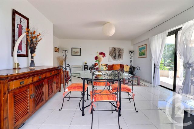 Afficher la photo en grand Appartement T4 à vendre - 4 pièces - 101.76 m2 - ST RAPHAEL - 83 - PROVENCE-ALPES-COTE-D-AZUR - Century 21 Sud Habitat