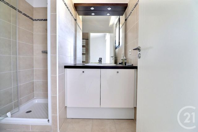 Afficher la photo en grand Appartement T4 à vendre - 4 pièces - 101.76 m2 - ST RAPHAEL - 83 - PROVENCE-ALPES-COTE-D-AZUR - Century 21 Sud Habitat