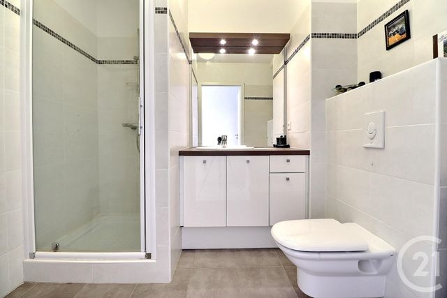 Afficher la photo en grand Appartement T4 à vendre - 4 pièces - 101.76 m2 - ST RAPHAEL - 83 - PROVENCE-ALPES-COTE-D-AZUR - Century 21 Sud Habitat