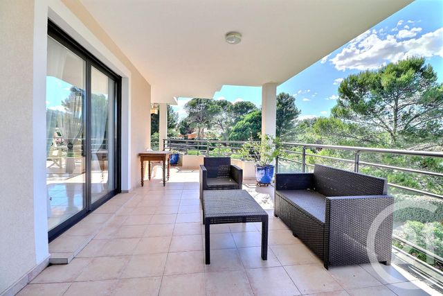Afficher la photo en grand Appartement T4 à vendre - 4 pièces - 101.76 m2 - ST RAPHAEL - 83 - PROVENCE-ALPES-COTE-D-AZUR - Century 21 Sud Habitat
