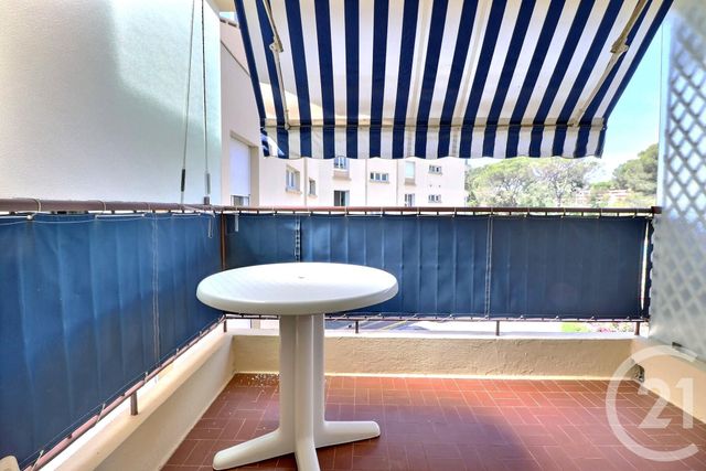 Afficher la photo en grand Appartement T2 à vendre - 2 pièces - 50.0 m2 - ST RAPHAEL - 83 - PROVENCE-ALPES-COTE-D-AZUR - Century 21 Sud Habitat