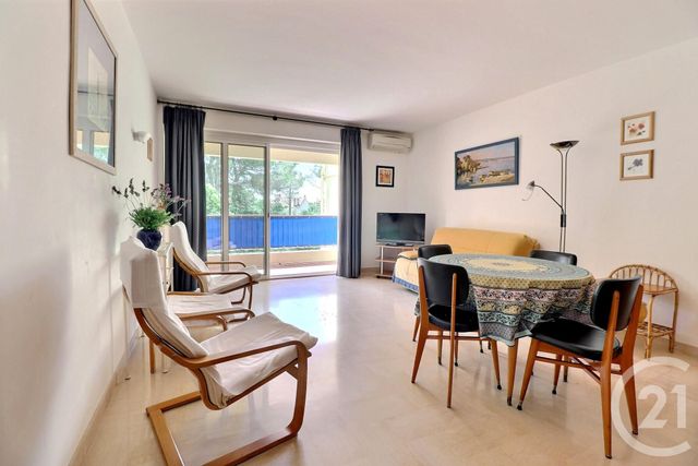 Afficher la photo en grand Appartement T2 à vendre - 2 pièces - 50.0 m2 - ST RAPHAEL - 83 - PROVENCE-ALPES-COTE-D-AZUR - Century 21 Sud Habitat