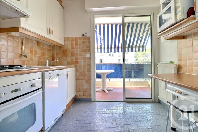 Afficher la photo en grand Appartement T2 à vendre - 2 pièces - 50.0 m2 - ST RAPHAEL - 83 - PROVENCE-ALPES-COTE-D-AZUR - Century 21 Sud Habitat