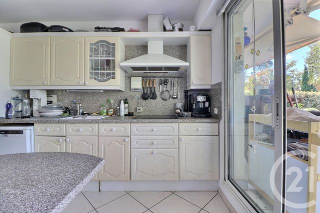Afficher la photo en grand Appartement T3 à vendre - 3 pièces - 86.0 m2 - ST RAPHAEL - 83 - PROVENCE-ALPES-COTE-D-AZUR - Century 21 Sud Habitat